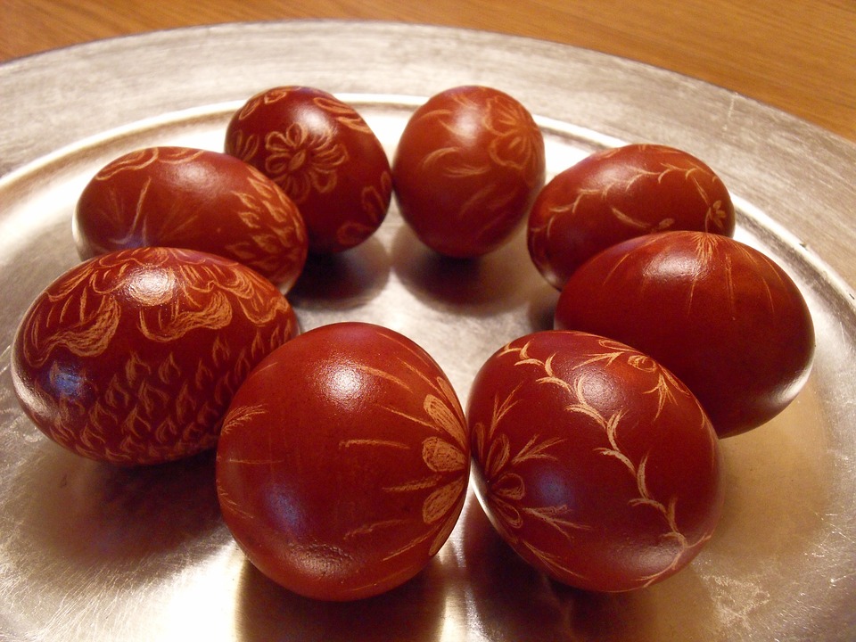 ouă roșii de Paște